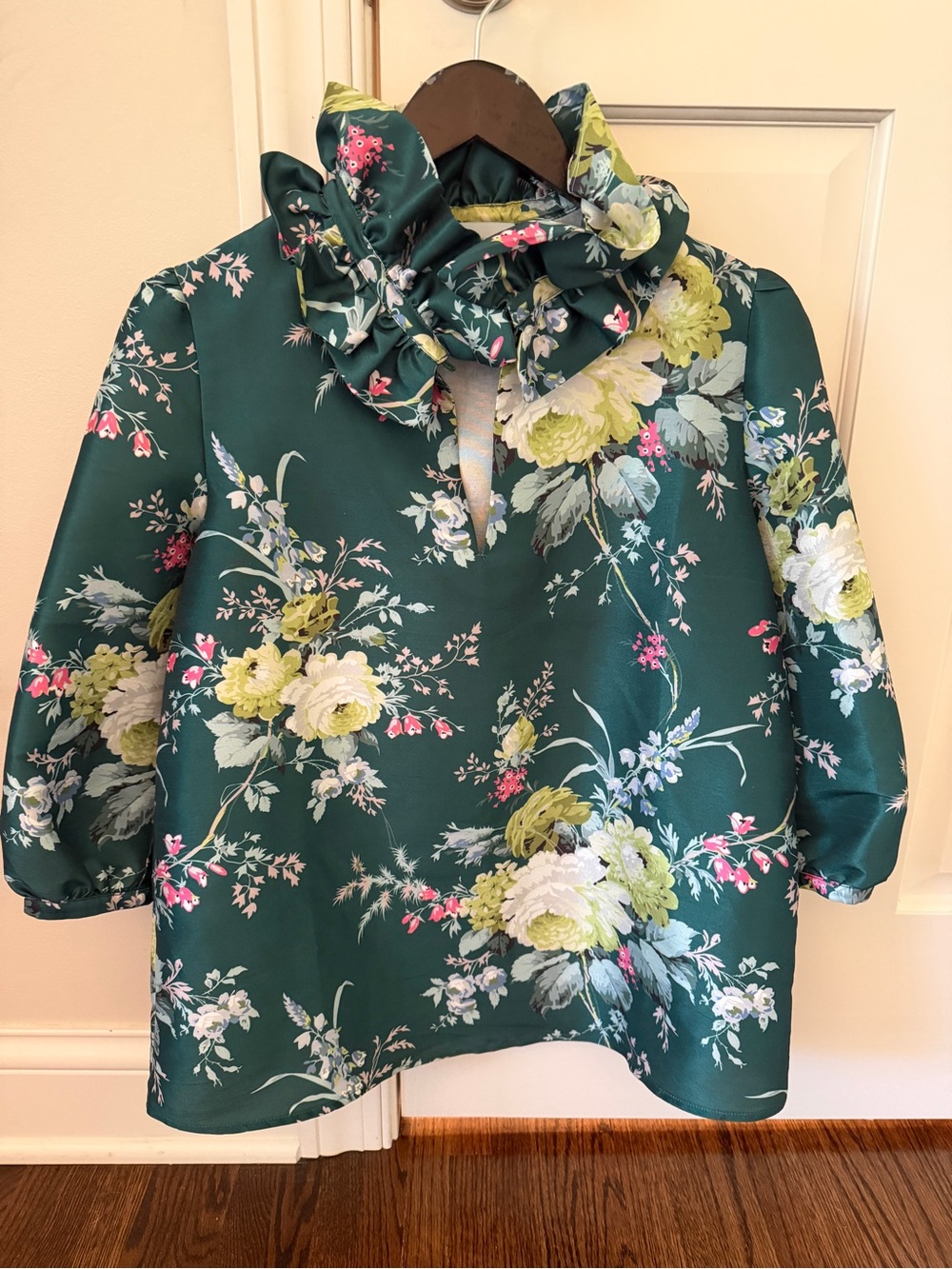 Tuckernuck Floral Ruffle-Neck Green Satin Women's Top